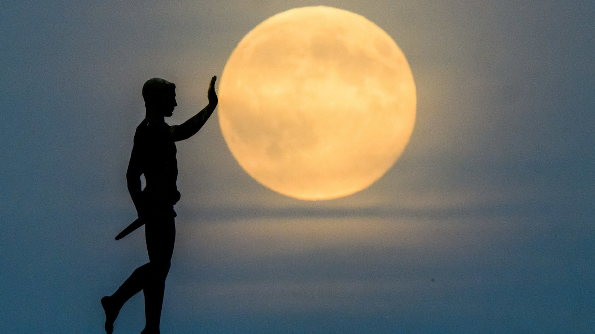 Größter Vollmond 2025: So schön leuchtete der Supermond Größter Vollmond 2025: So schön leuchtete der Supermond