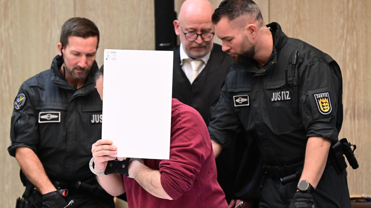 Prozessauftakt am Freitag in Mannheim: Der Angeklagte soll seit seiner Kindheit und Jugend unter einer schweren schizophrenen Störung leiden. - dpa