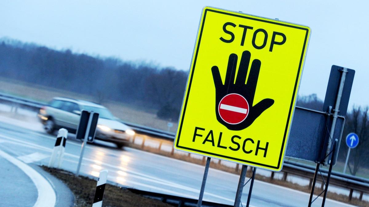 Autobahn 7: 86-jähriger Falschfahrer verursacht drei Unfälle