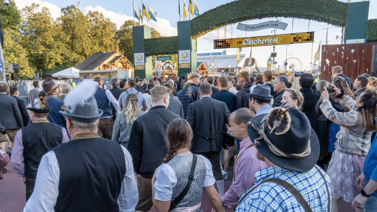Oktoberfest überfüllt: Zugänge zur Theresienwiese geschlossen