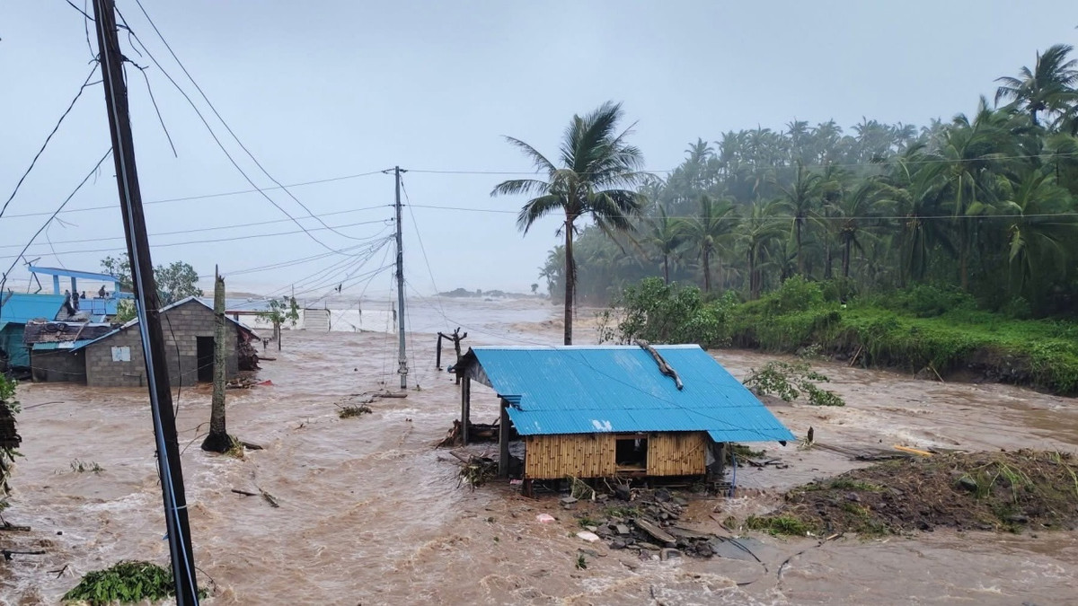 Südostasien: Supertaifun „Fung-Wong“ hat die Philippinen erreicht Südostasien: Supertaifun „Fung-Wong“ hat die Philippinen erreicht
