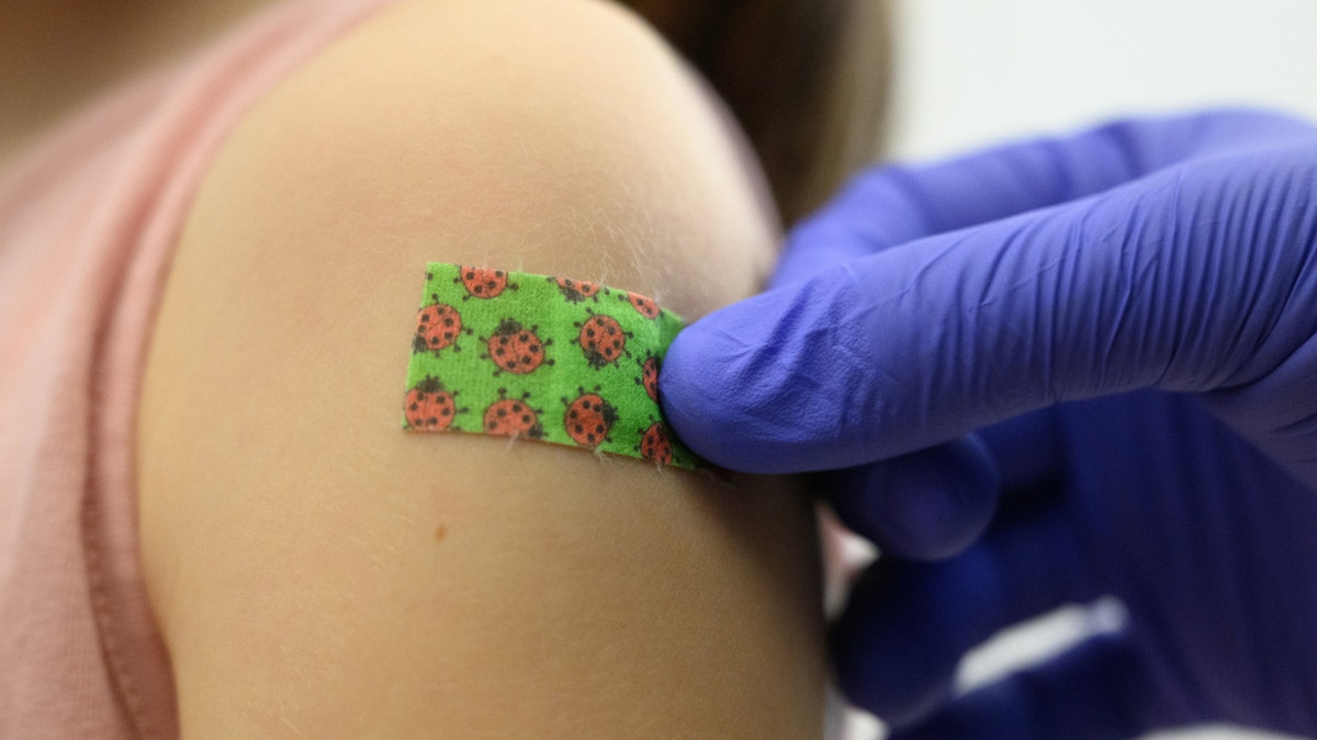 Kinder und Jugendliche haben das größte Risiko, an Meningokokken zu erkranken. - dpa