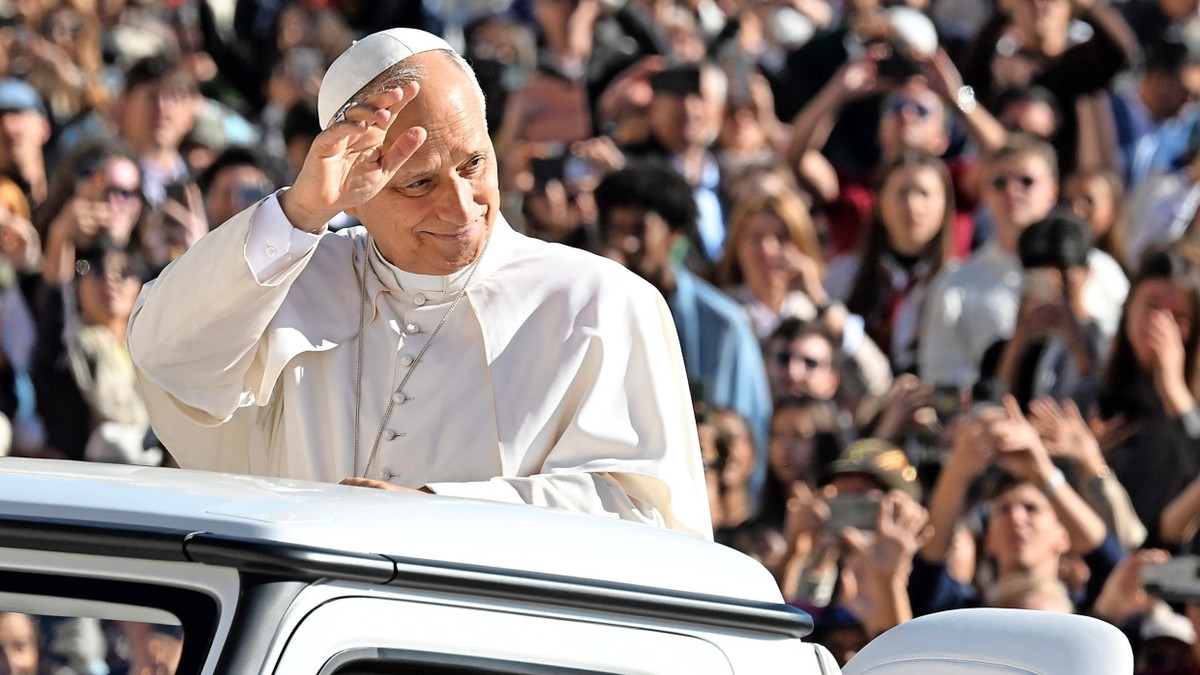 Ein Bad in der Menge: Papst Leo XIV. während einer Generalaudienz auf dem Petersplatz in Rom Anfang September - EPA