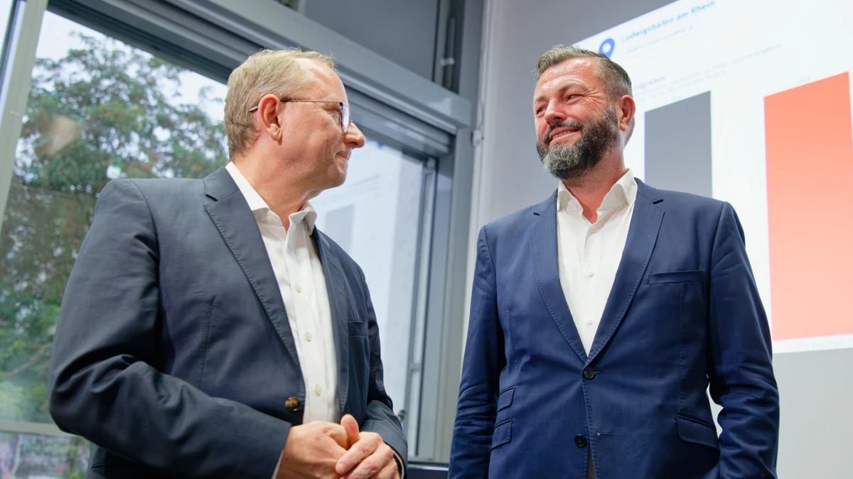 In der Stichwahl: Klaus Blettner, Kandiat der CDU und der Freien Wähler, und Jens Peter Gotter, Kandidat der SPD, konkurrieren um den Oberbürgermeisterposten in Ludwigshafen. - dpa
