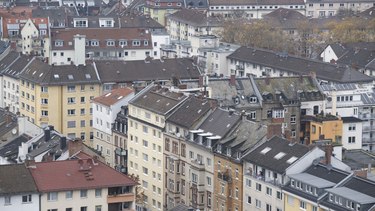 Bewohner in Großstädten ächzen unter hohen Mieten. - dpa