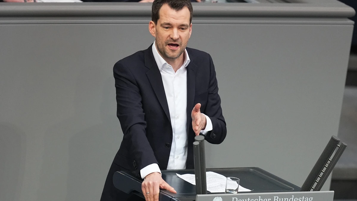 Hier noch an alter Arbeitsstätte: Johannes Vogel (FDP) im Deutschen Bundestag - dpa