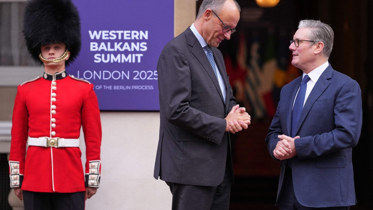 Bundeskanzler Friedrich Merz und der britische Premierminister Keir Starmer am Mittwoch in London - AFP