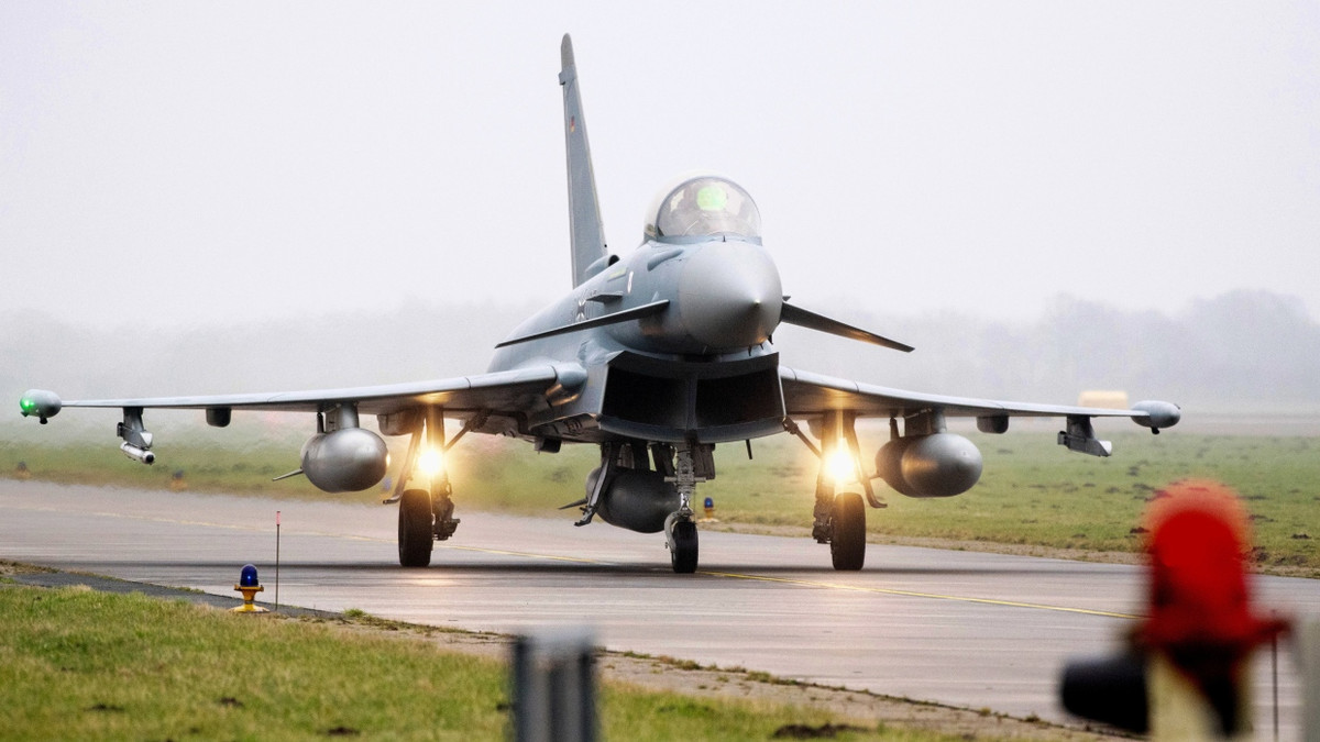 Krieg in der Ukraine: Pistorius stationiert Eurofighter in Polen