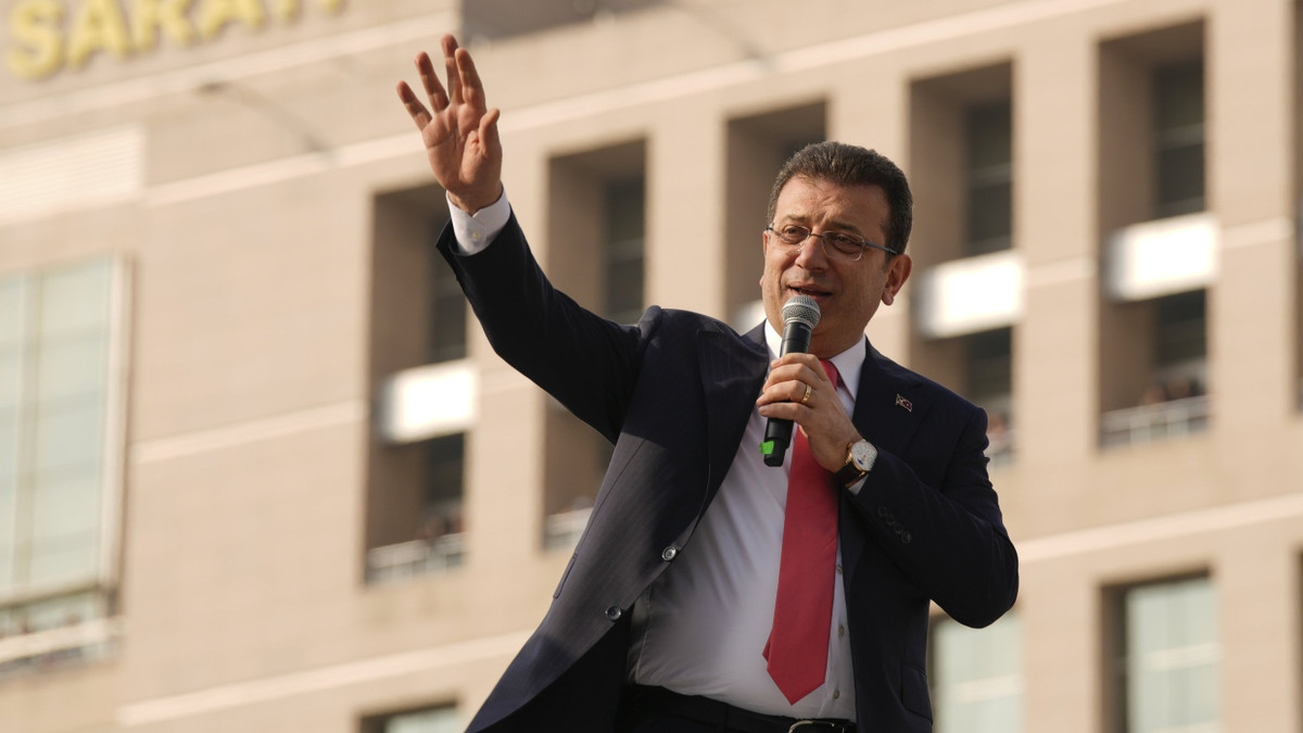 Ekrem İmamoğlu: 2352 Jahre Haft zeigen Erdogans Schwäche Ekrem İmamoğlu: 2352 Jahre Haft zeigen Erdogans Schwäche