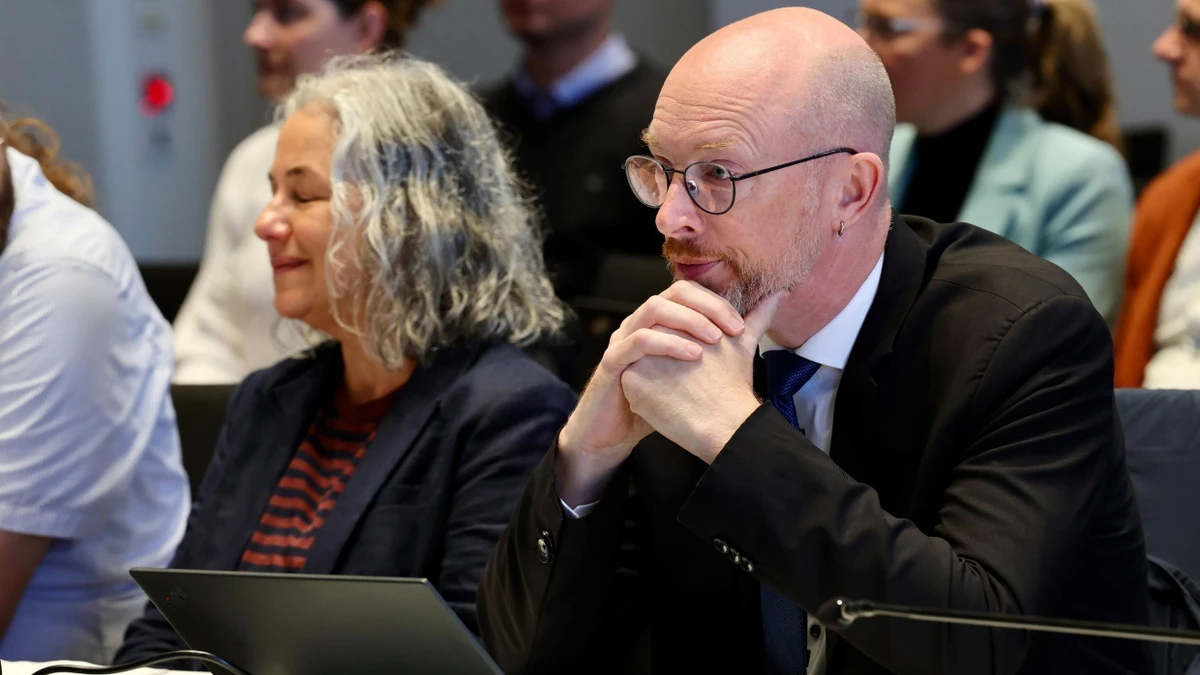 Mecklenburg-Vorpommern: Razzia und Untreue-Vorwürfe setzen Innenminister Pegel unter Druck