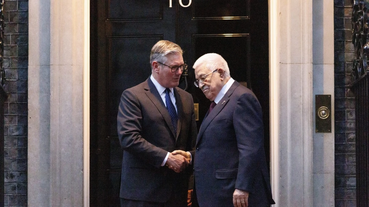 Starmer mit dem Präsidenten der palästinensischen Autonomiebehörde, Mahmoud Abbas, Anfang September in London - EPA