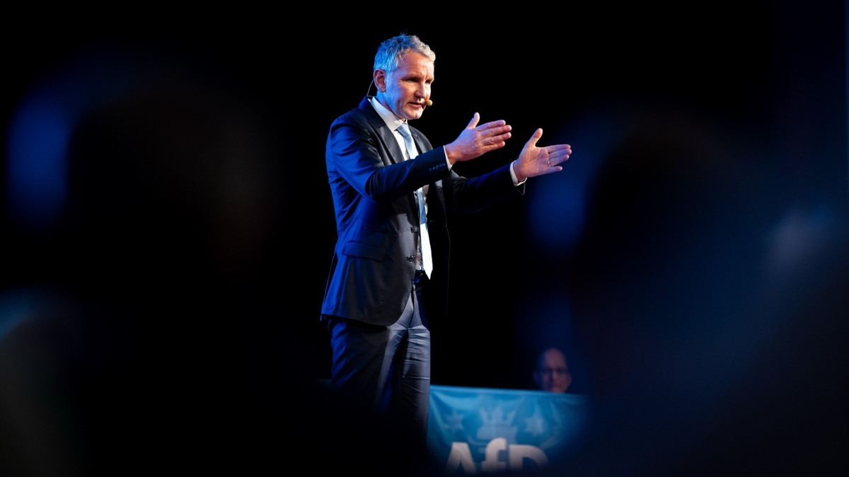 Bürgerdialog mit Höcke: „Die Kartellparteien schaffen sich ein neues Volk“ Bürgerdialog mit Höcke: „Die Kartellparteien schaffen sich ein neues Volk“