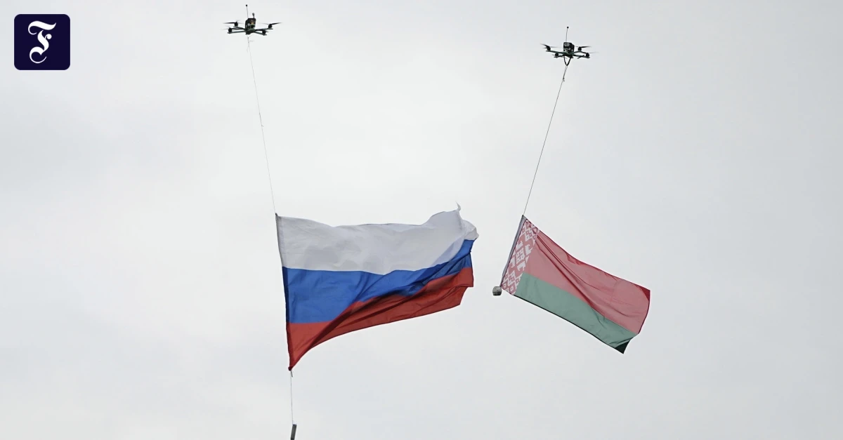 Krieg-in-der-Ukraine-Zwei-US-Milit-rs-besuchen-russisch-belarussische-Gro-man-ver