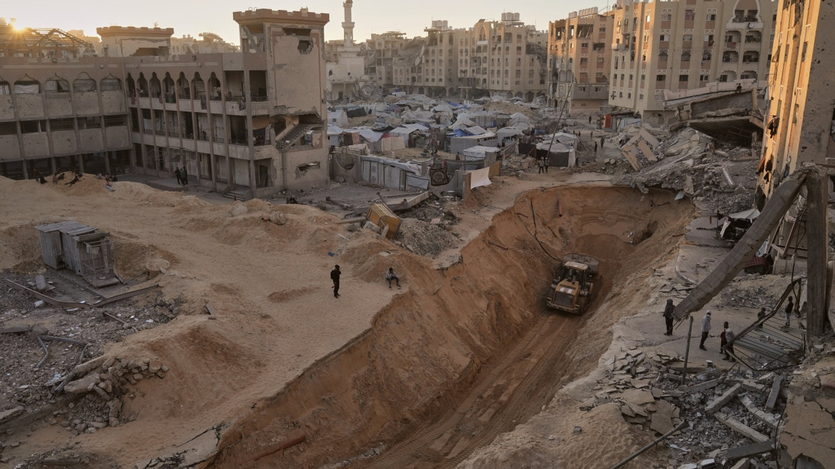 Mit schwerem Gerät sucht die Hamas in Khan Yunis nach Leichen von Geiseln. - AP