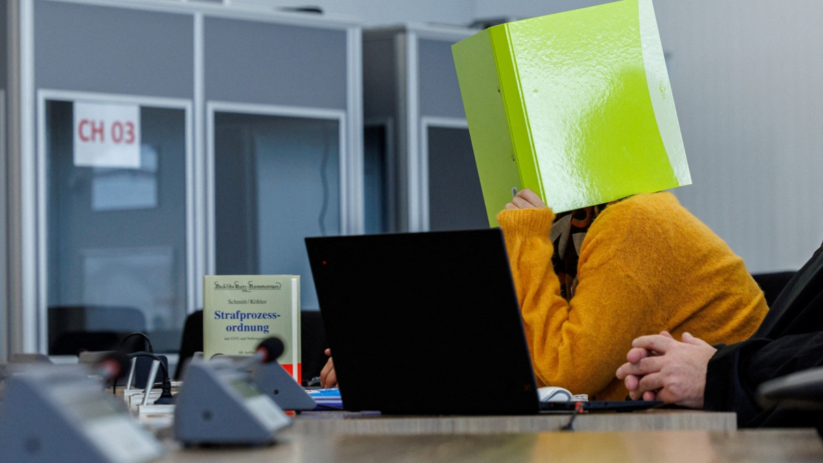 Prozess in Dresden: Beate Zschäpes Freundin schweigt Prozess in Dresden: Beate Zschäpes Freundin schweigt