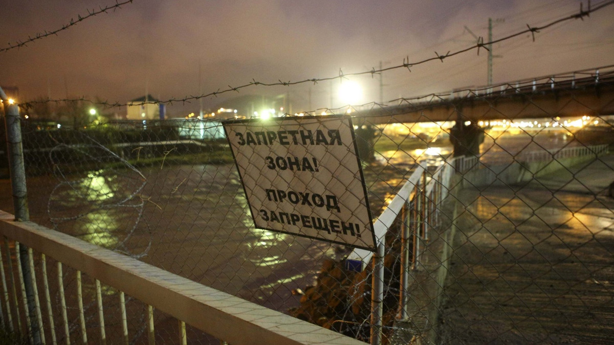 Krieg in der Ukraine: Russland: Vier ukrainische Drohnenboote in Ölhafen zerstört