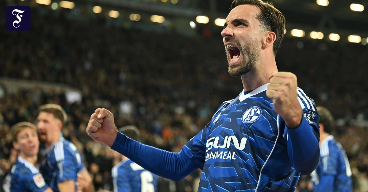 Zweite-Bundesliga-Schalke-04-springt-nach-Sieg-in-Hannover-auf-Platz-eins