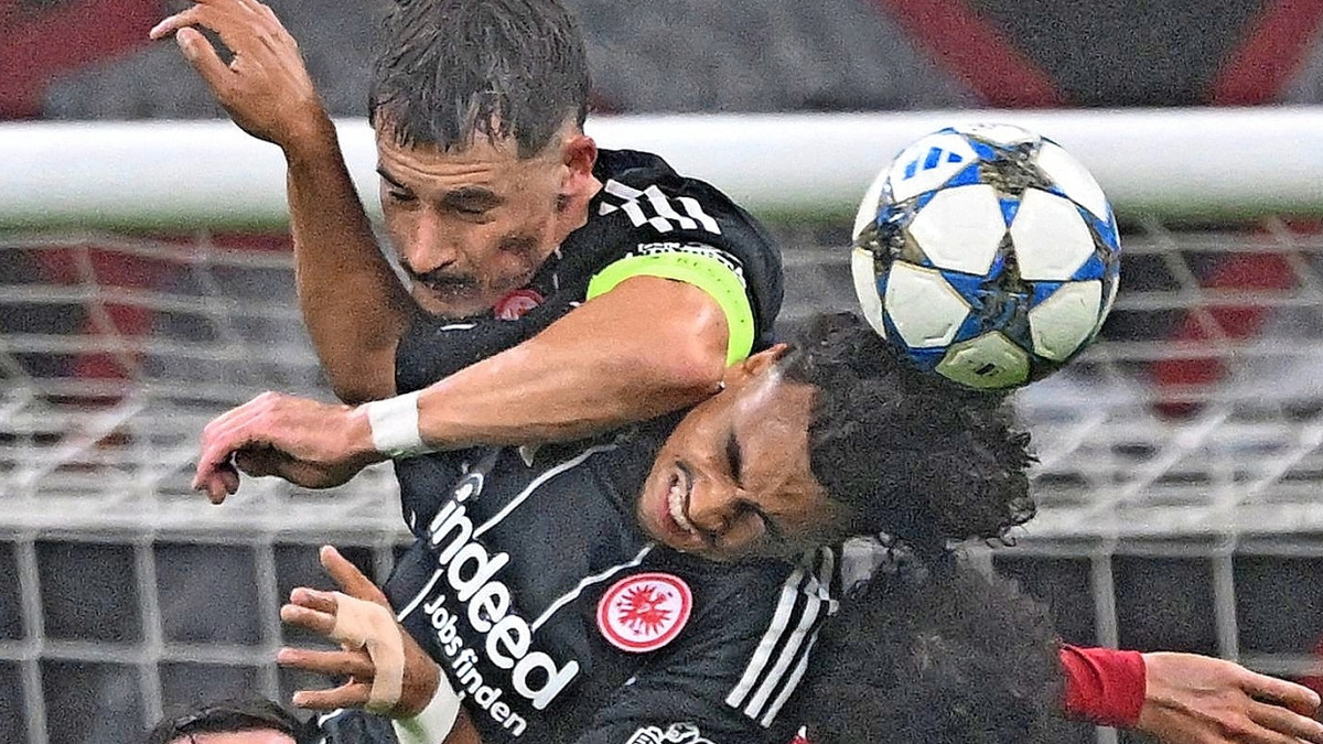 Weit unter seinen Möglichkeiten: Eintracht-Kapitän Robin Koch (oben) - AFP