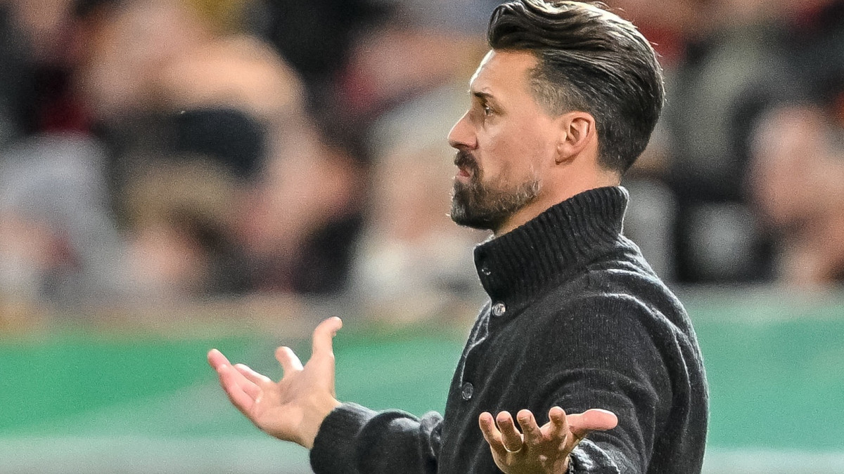 Überraschungen im DFB-Pokal: Wolfsburg und Augsburg scheitern an Zweitliga-Vereinen Überraschungen im DFB-Pokal: Wolfsburg und Augsburg scheitern an Zweitliga-Vereinen