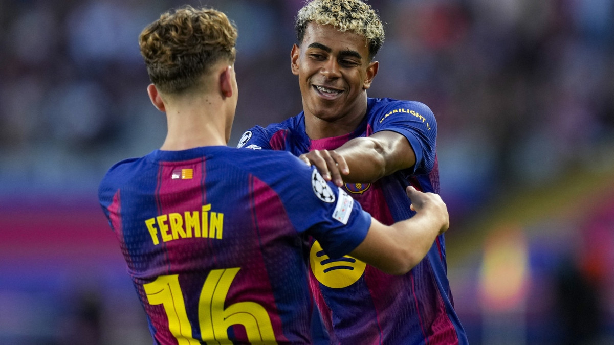Lamine Yamal (rechts), Fermin Lopez und andere Talente sind die Hoffnungen des FC Barcelona. - EPA