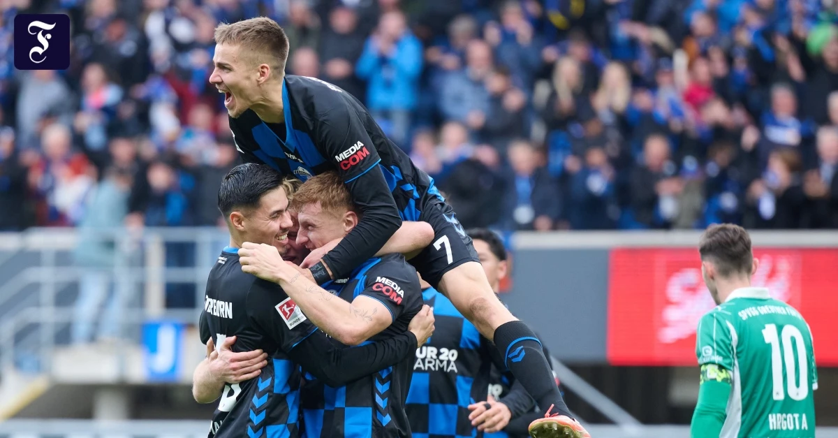 Zweite Bundesliga: Paderborn neuer Tabellenführer