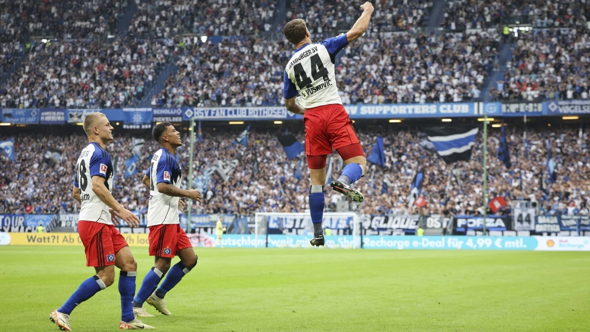 Völlig losgelöst: Luka Vuskovic jubelt über sein Tor zum Hamburger 1:0. - dpa