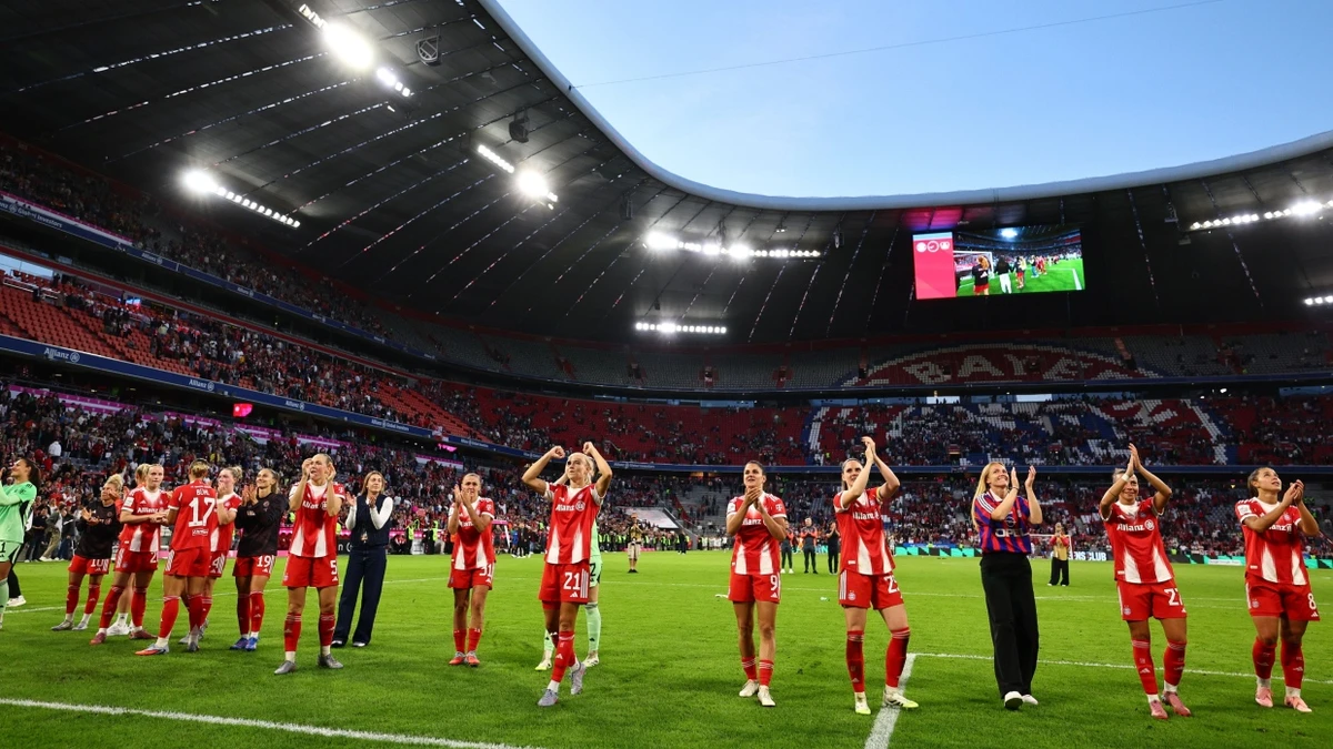 Das Eröffnungsspiel der neuen Bundesliga-Saison lockte mehr als 55.000 Menschen ins Stadion. - EPA