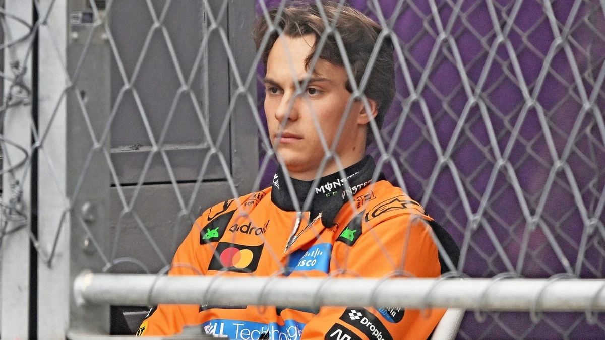 Wie gefangen in Baku: Oscar Piastri muss nach seinem Crash zuschauen, wie Max Verstappen als Sieger und Lando Norris als Siebter den Rückstand in der WM verkürzen. - Getty