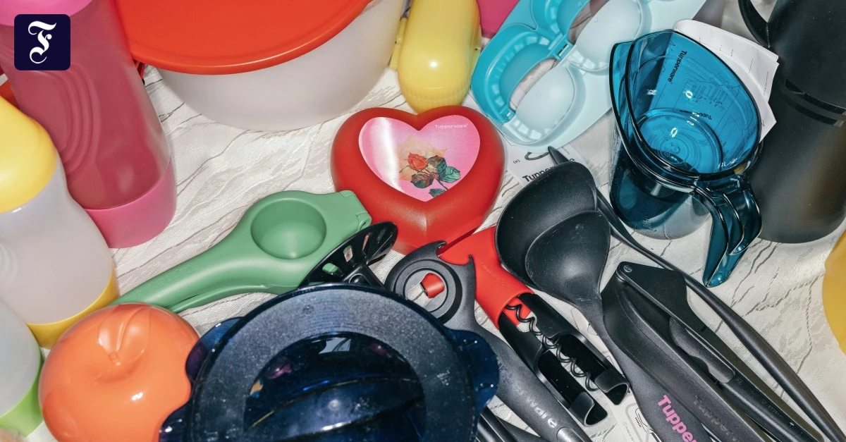 Das-Gl-ck-der-Tupperdose-Meine-Kindheit-liegt-in-der-K-chenschublade