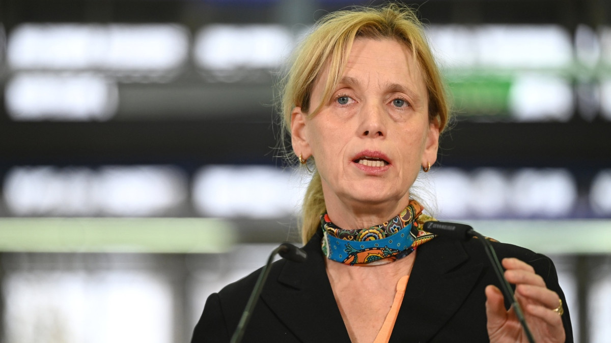 Soziale Medien: Bildungsministerin Prien fordert Bildschirmverzicht für Kleinkinder Soziale Medien: Bildungsministerin Prien fordert Bildschirmverzicht für Kleinkinder