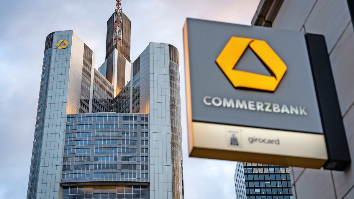 Übernahmekampf: Die Unicredit-Aktie holt zur Commerzbank auf Übernahmekampf: Die Unicredit-Aktie holt zur Commerzbank auf