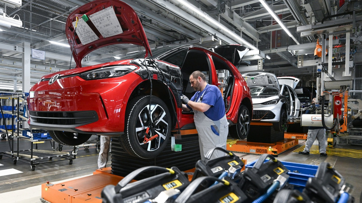 Profitiert er von einer Kaufprämie? Montage eines ID 3 im Volkswagen-Werk Zwickau - dpa