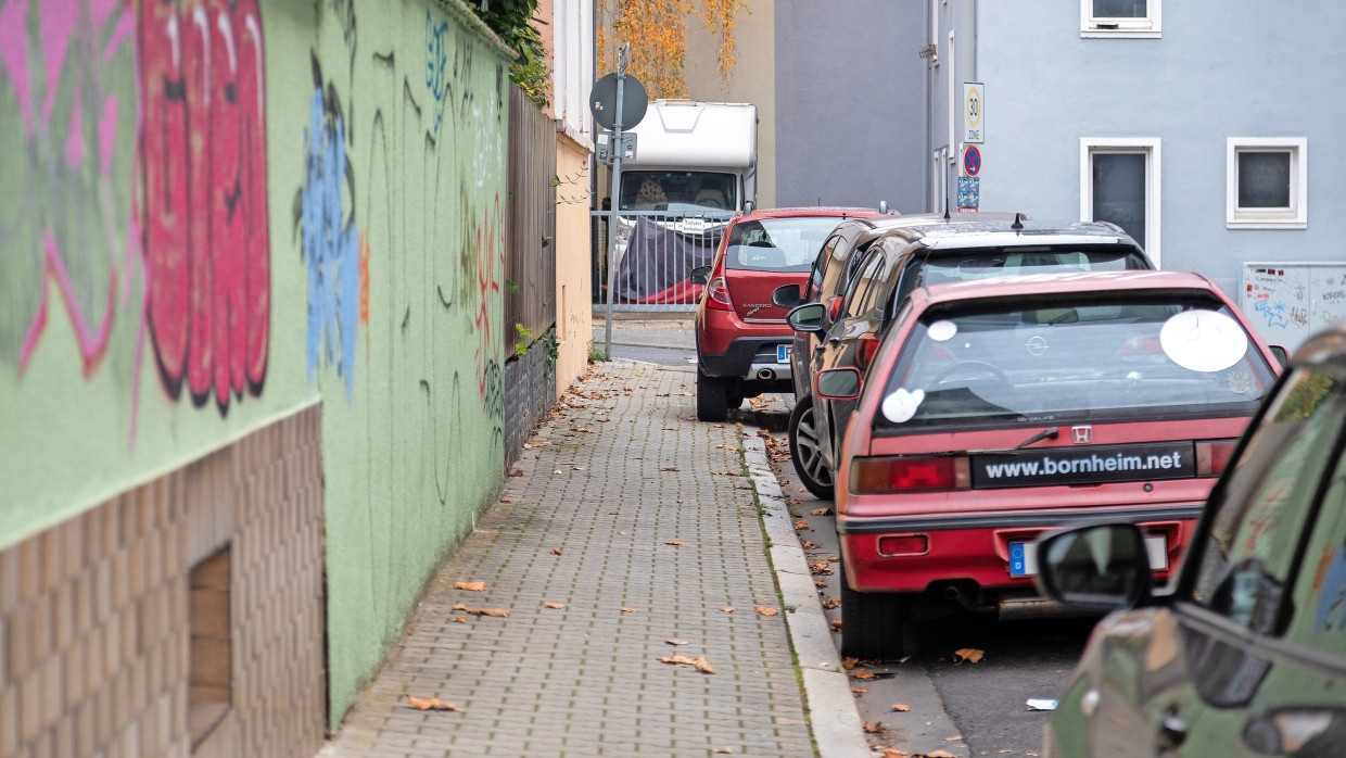 Wie Falschparker in Frankfurt online angezeigt werden können