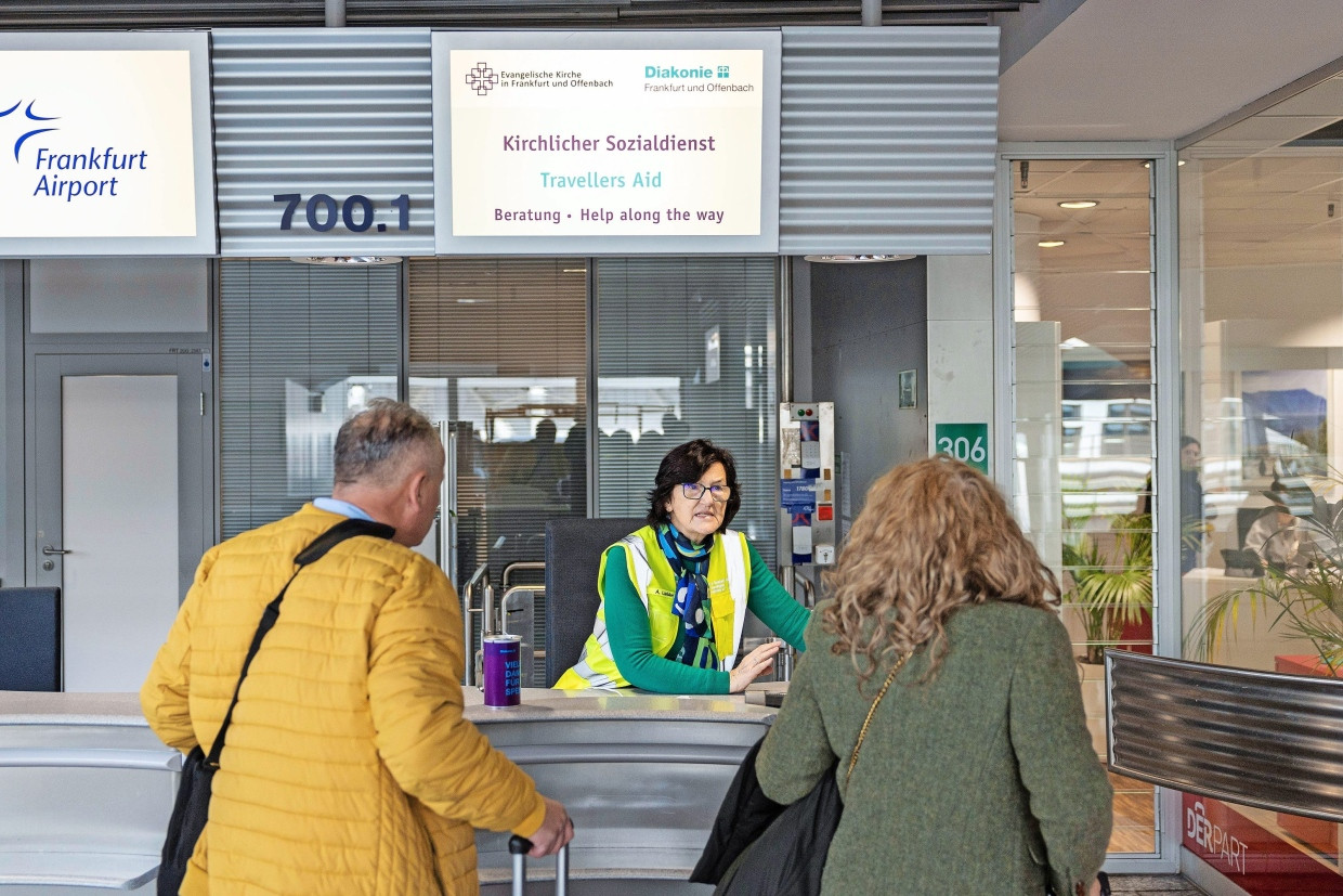Apart from the room itself, social services are also available at the counter in the departure hall.