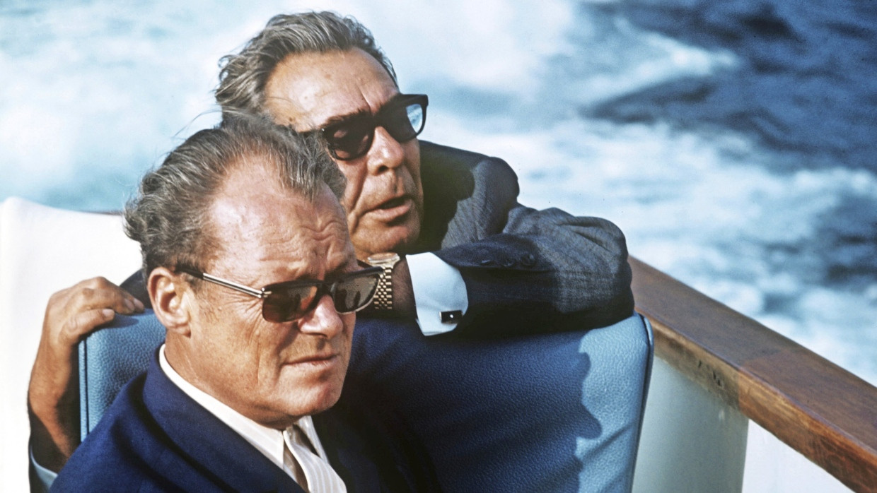 Willy Brandt und Leonid Breschnew 1971 während einer Bootsfahrt entlang der Krimküste. Gaslieferungen waren Teil der neuen Ostpolitik des Kanzlers.