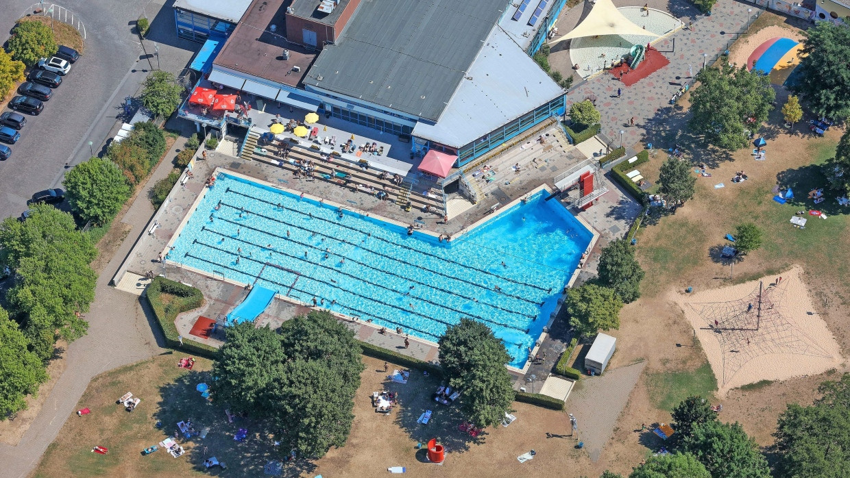Sanieren lohnt nicht mehr: Deshalb soll nun ein neues Freibad in Maintal-Dörnigheim her.