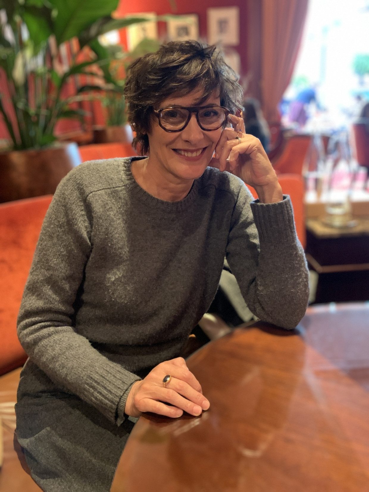 Wieder ein neues Projekt: Inès de la Fressange, hier beim Treffen in der Bar des Hotel Ritz in Paris, entwirft eine kleine Kollektion für Vilebrequin.