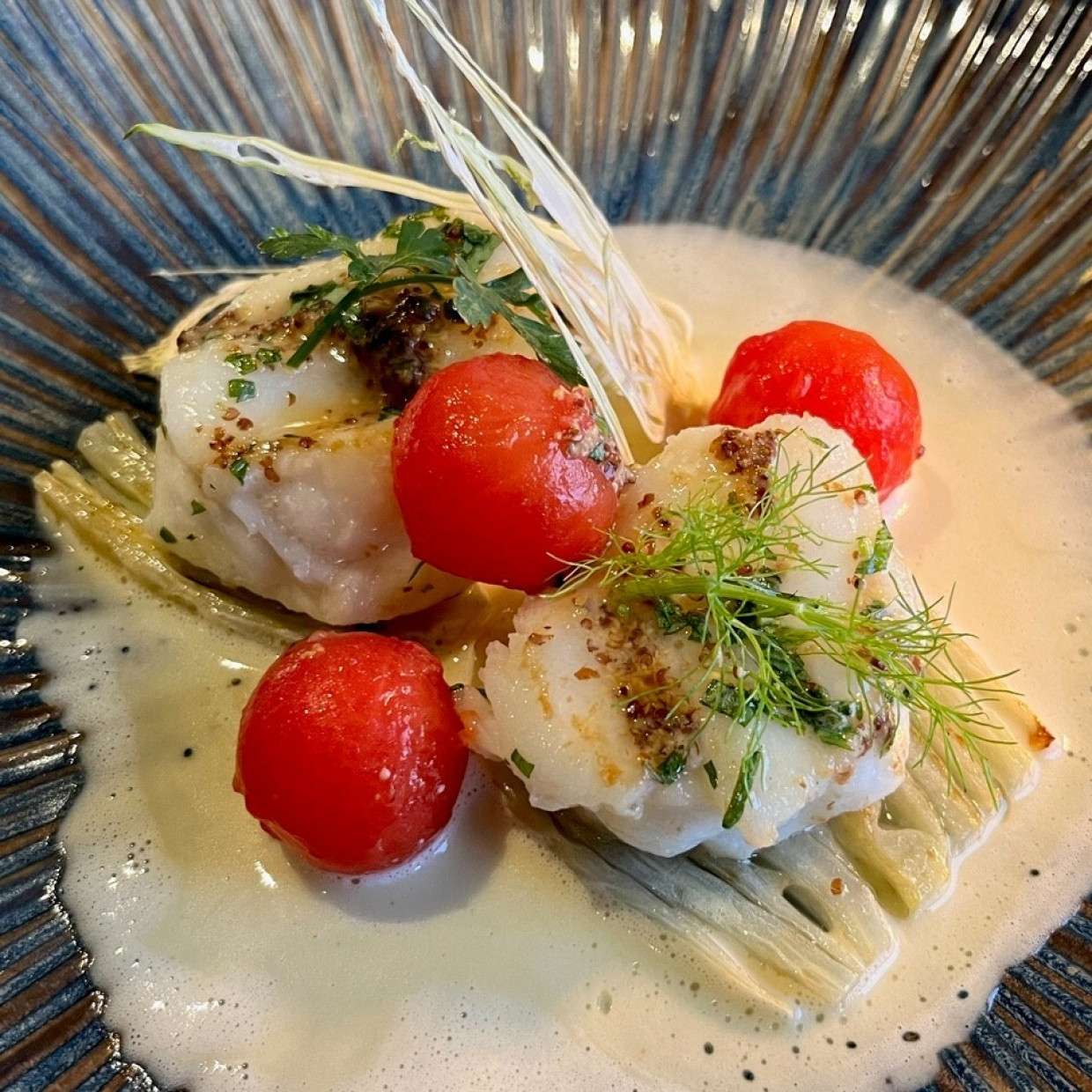 Bretonischer Seeteufel mit Fenchel, Estragon, Pommery-Senf und Kirschtomaten
