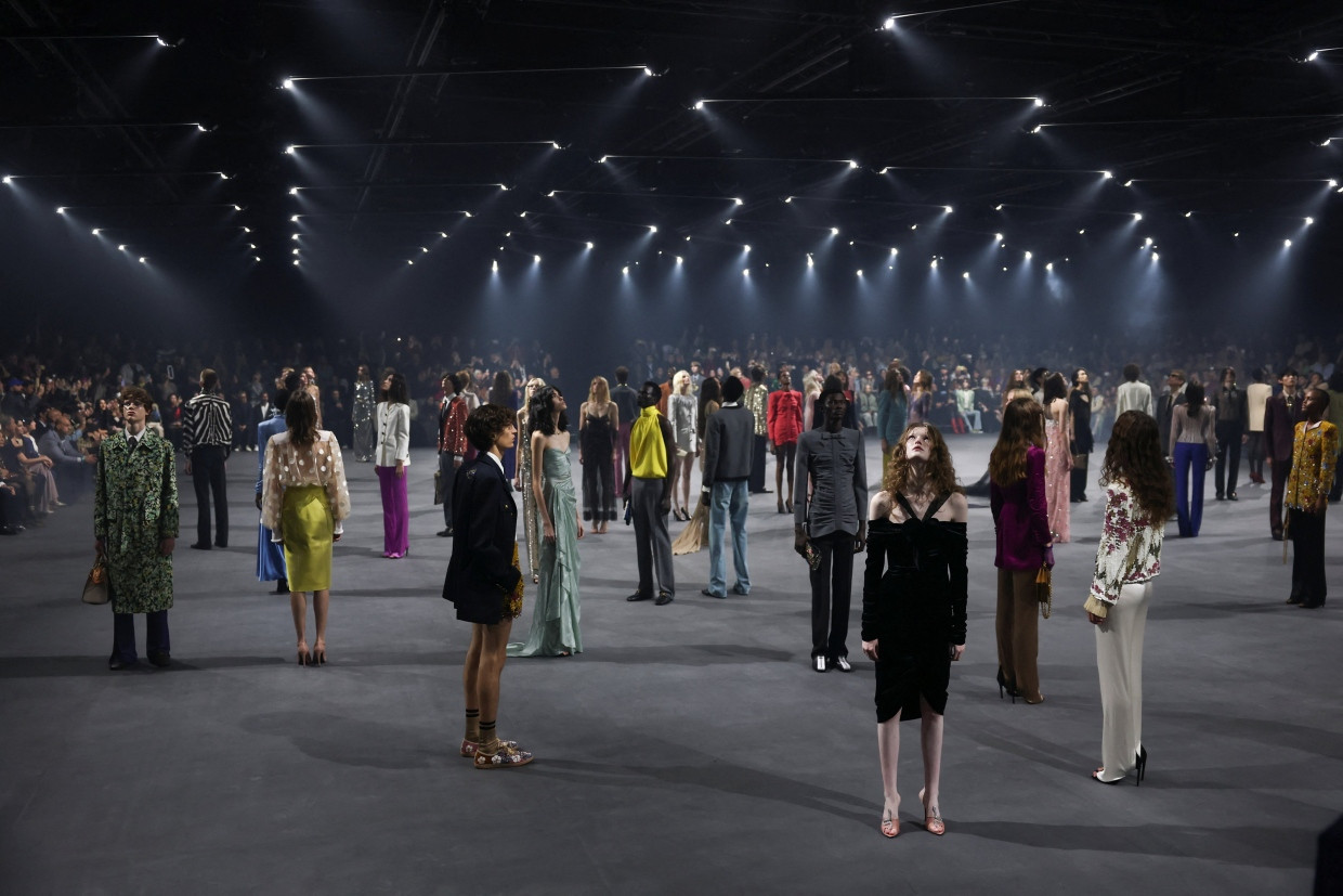 Blick nach oben: Models bei der Valentino-Schau
