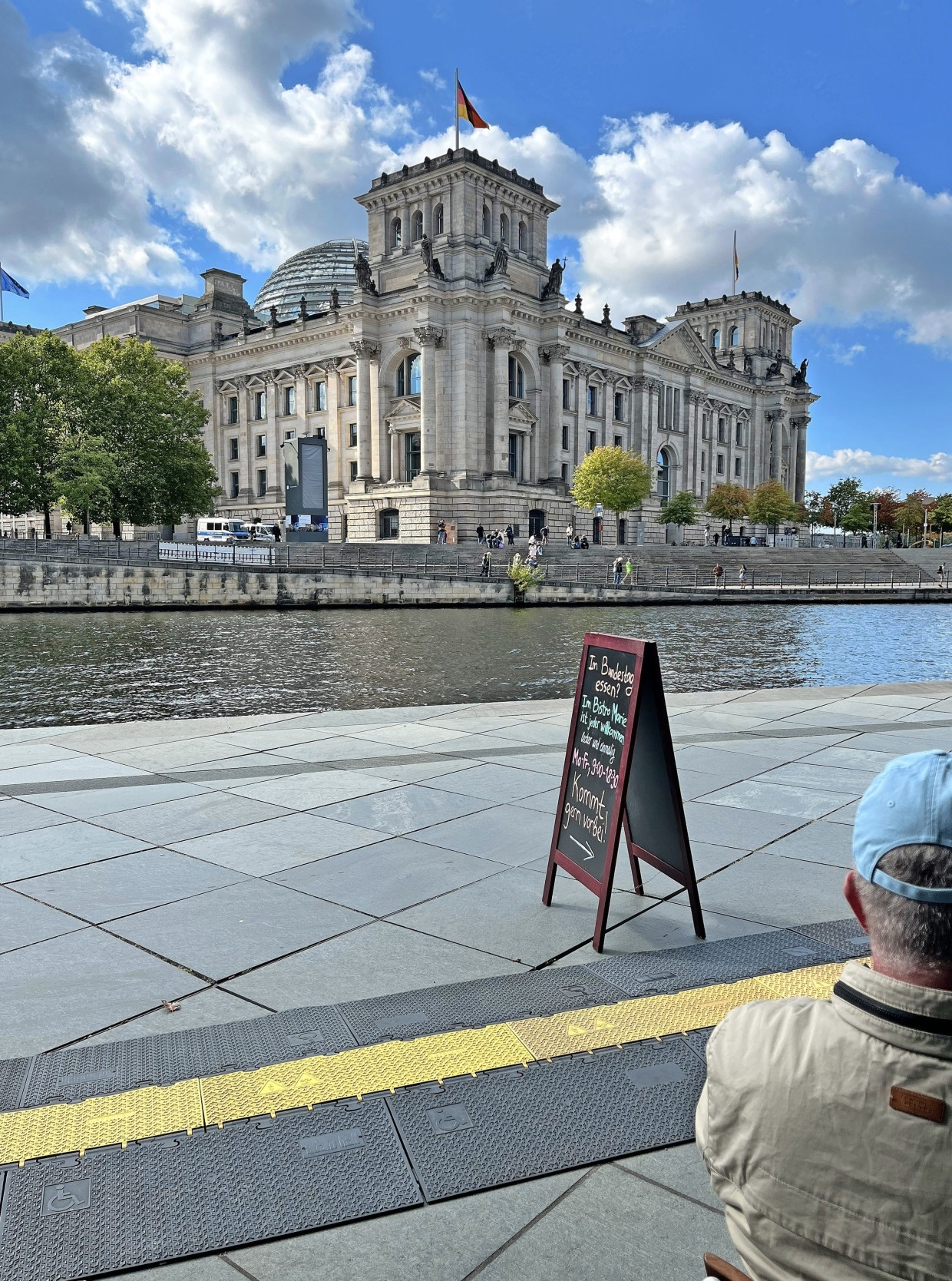Pause mit Aussicht: Schöner kann man im Regierungsviertel kaum sitzen. Erst recht nicht mittags.