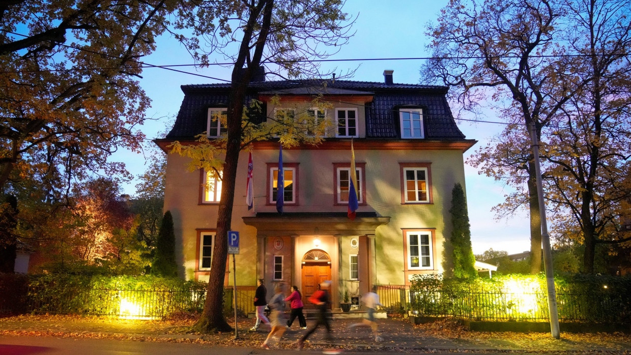 Drei Tage nach der Vergabe des Friedensnobelpreises an María Corina Machado hat Venezuela seine Botschaft in Oslo geschlossen.