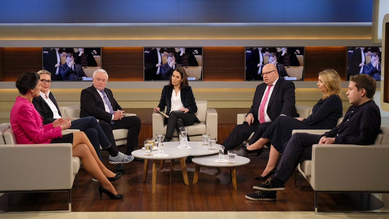 Anne Will und ihre Gäste: Sahra Wagenknecht (Die Linke), Alice Weidel (AfD), Wolfgang Kubicki (FDP), Peter Altmaier (CDU), Melanie Amann (Leiterin des „Spiegel“-Hauptstadtbüros) und Kevin Kühnert (SPD)