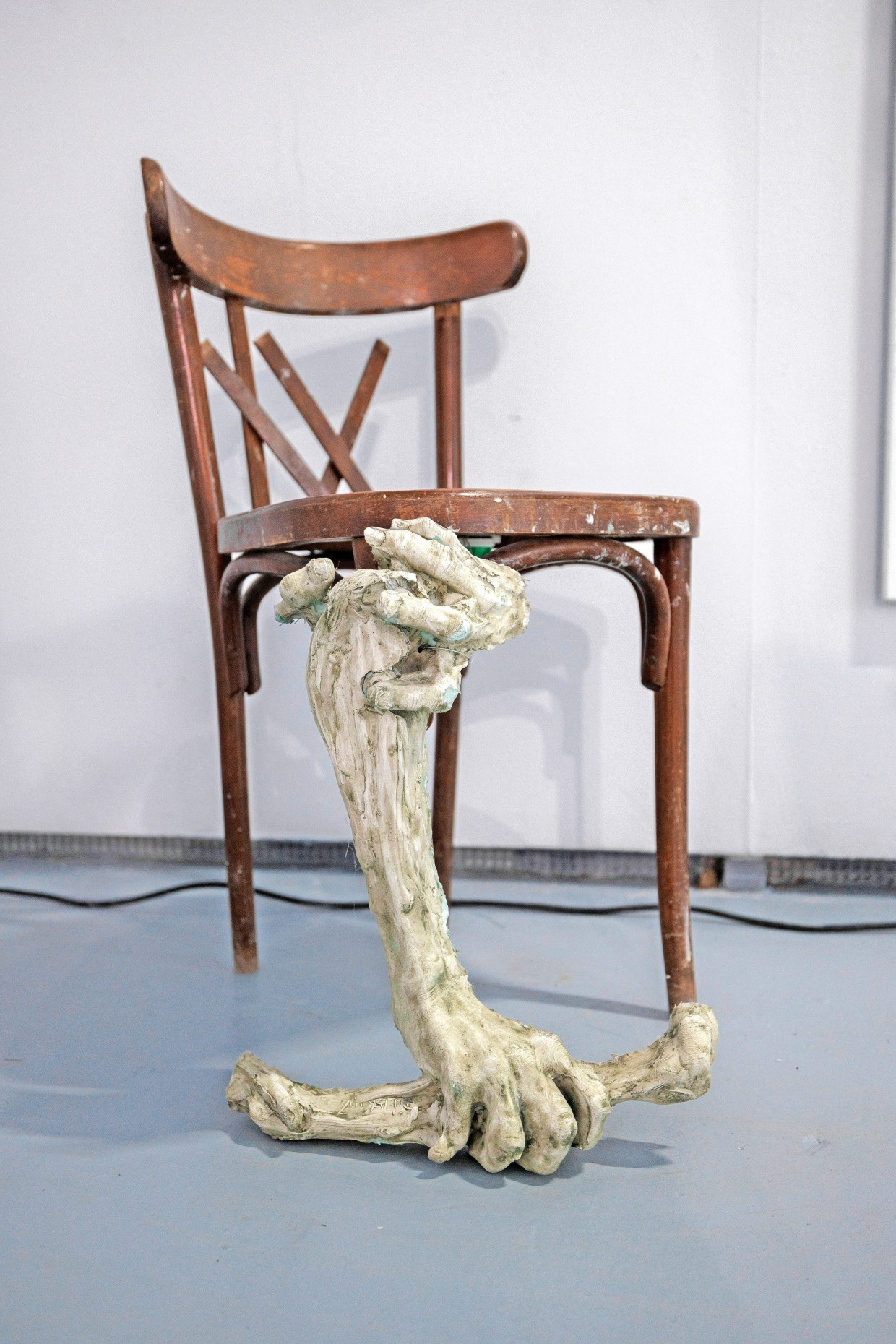 Installation von Pjotr Djakow in der Galerie pop/off/art