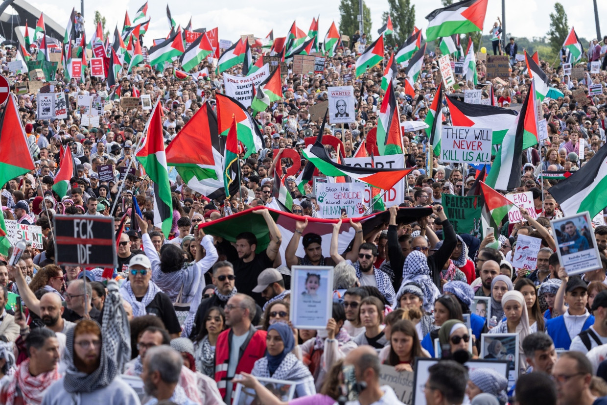 Protest für Palästina: Bei der „United 4 Gaza“-Demonstration in Frankfurt nahmen mehr als 10.000 Menschen teil.