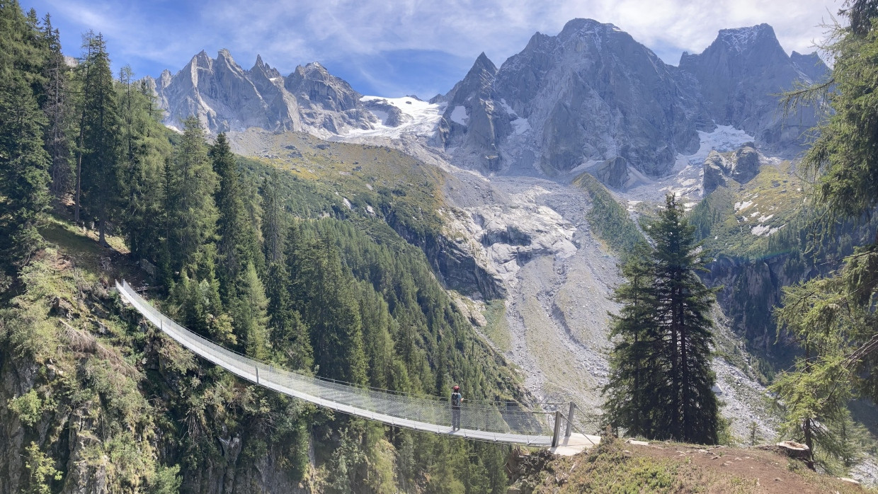 Der Piz Cengalo ist derzeit ruhig. Doch im Tal schließt niemand aus, dass der 3369 Meter hohe Berg wieder in Bewegung gerät.
