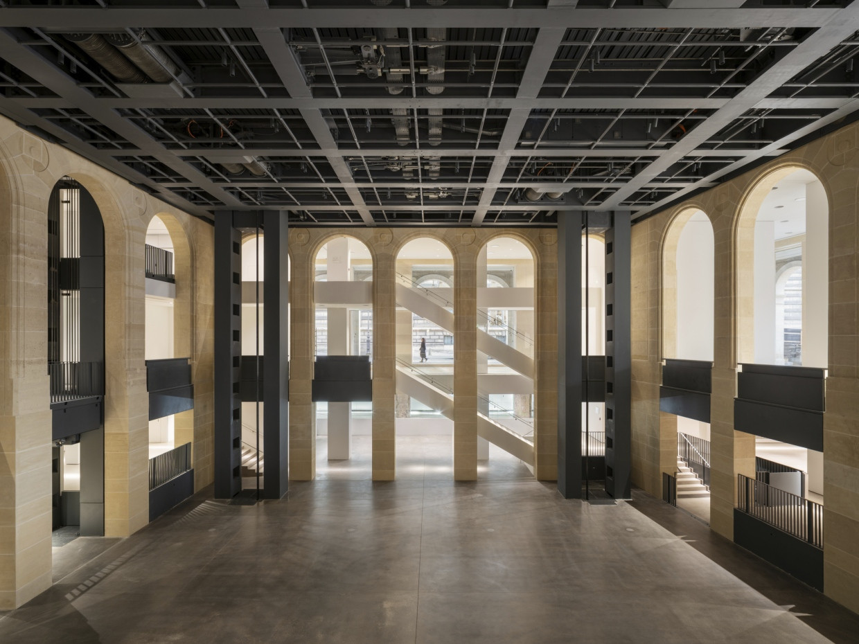 Wie von De Chirico gemalt: Die markanten Arkaden außen nahm Jean Nouvel im Innern der Fondation Cartier pour l’art contemporain elegant wieder auf.