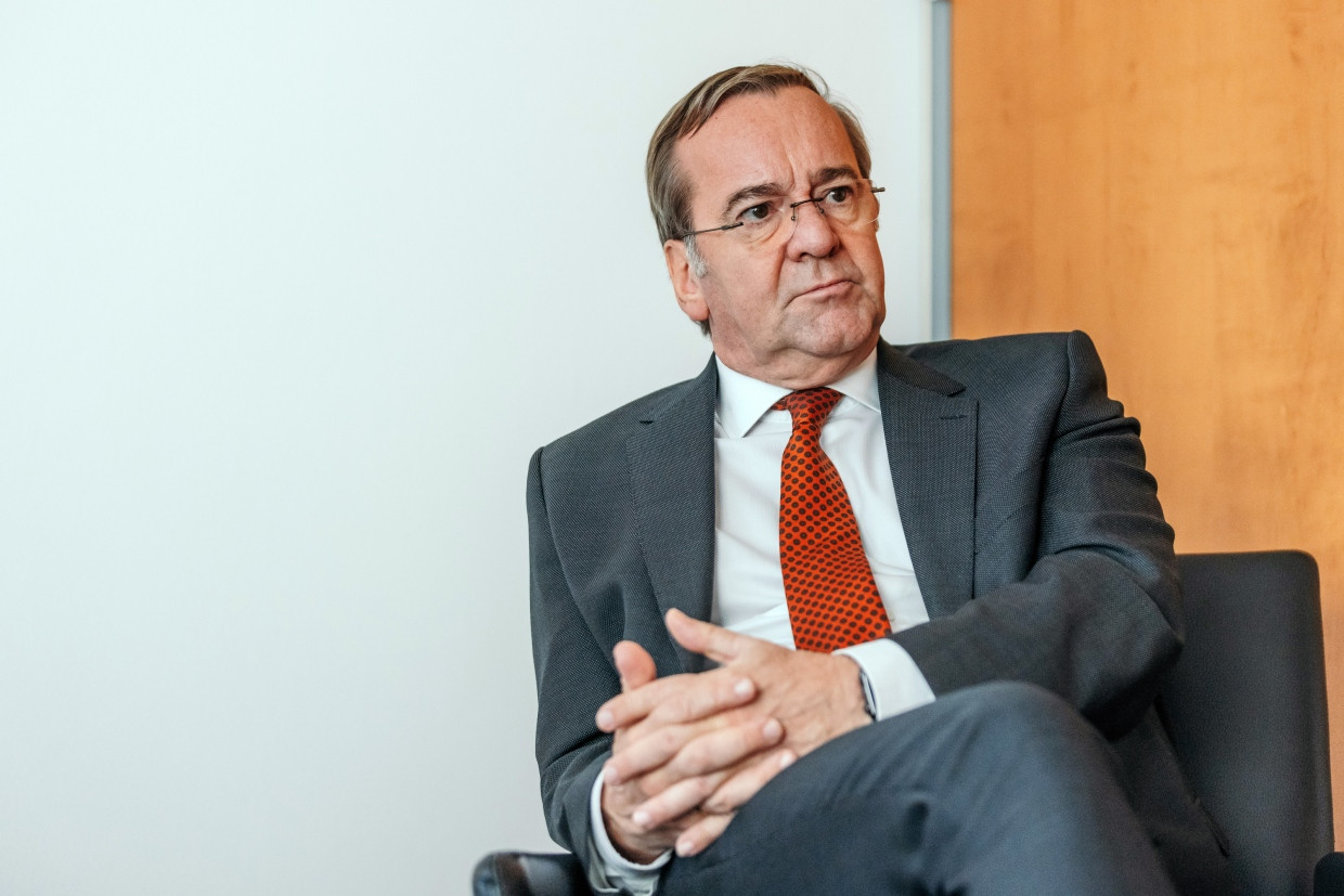 Der Verteidigungsminister beim Gespräch mit der F.A.S. in seinem Abgeordnetenbüro in Berlin