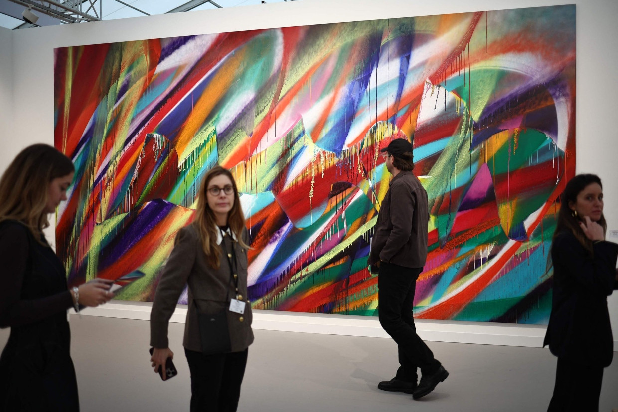 Die Galerie Max Hetzler hat aus Berlin Arbeiten von Katharina Grosse mitgebracht.
