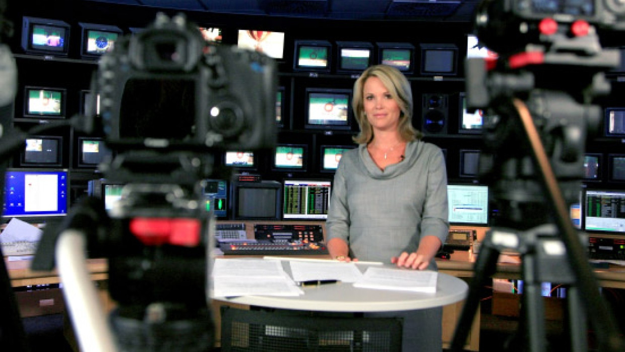 Präsentiert „Tatort Internet”: Stephanie zu Guttenberg in einem Studio von RTL II