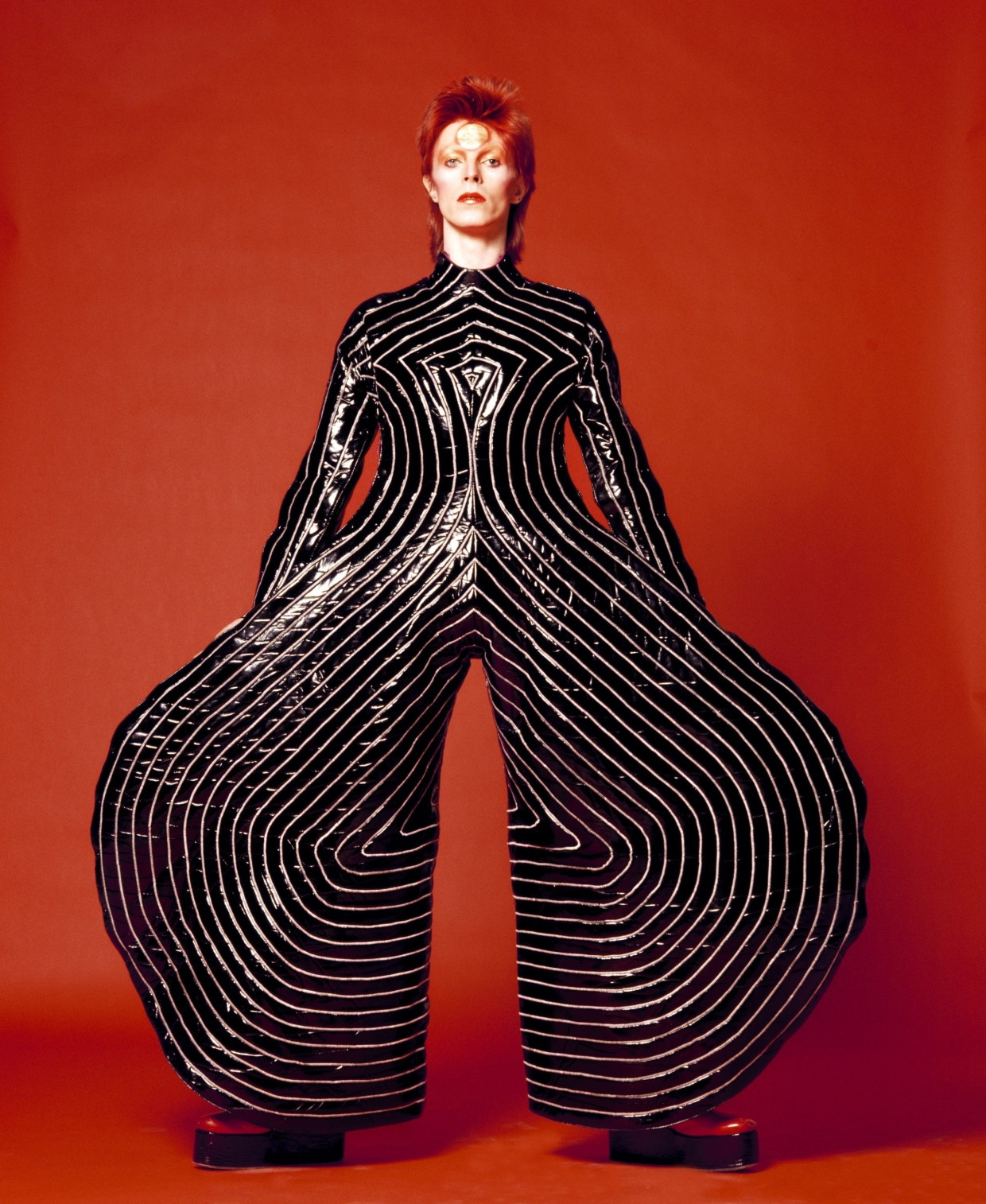 Der „Aladdin Sane“-Overall von 1973 im neuen Bowie-Archiv